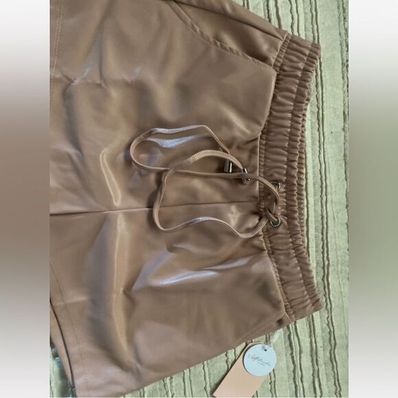 Blashe shorts faux leather nude elastic waist New - Picture 4 of 10